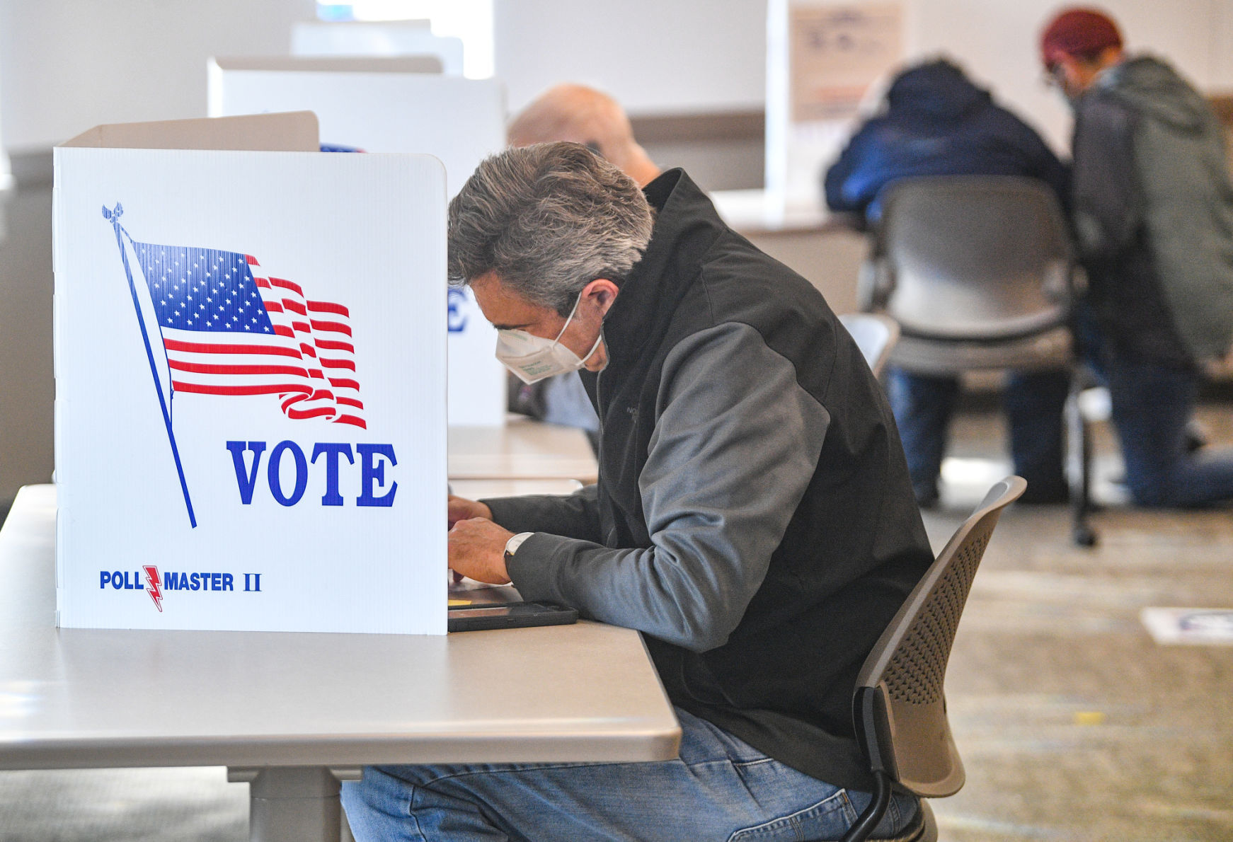100520-qc-nws-earlyvoting-005